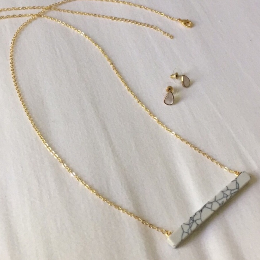 Statement Necklace (Golden Chain and Faux Marble)